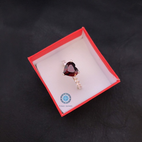 NHẪN NỮ ĐÁ GARNET TRÁI TIM