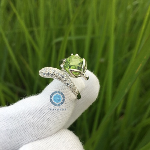 NHẪN HỒ LY ĐÁ CHỦ PERIDOT